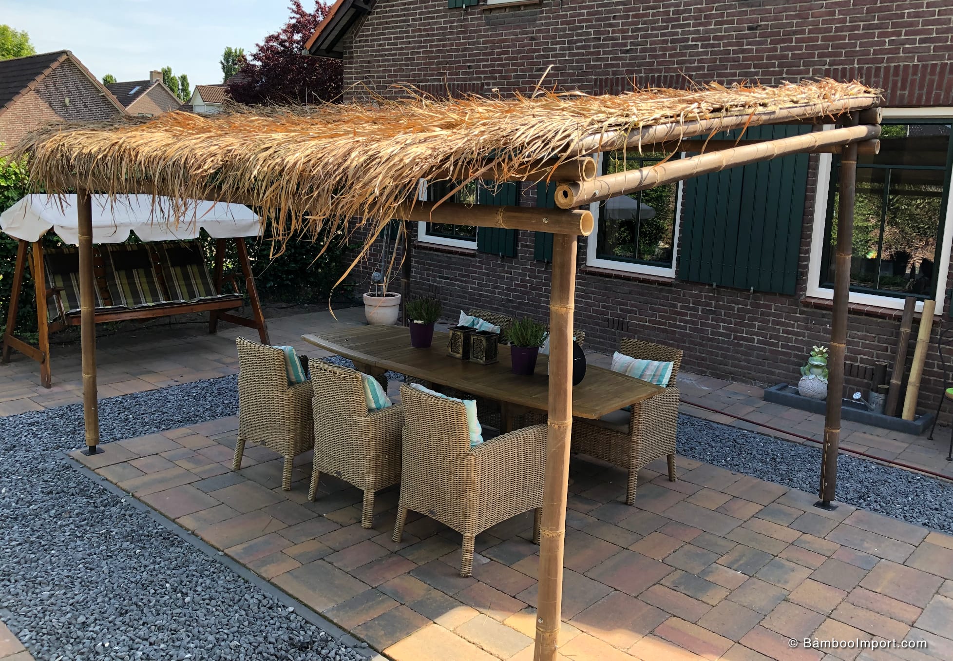 1-Palm-Thach-Rolling-of-the-Roof-of-bamboo-pergola-java-2.jpg Handmade Thatched Roof, Palm Thatch 100 x 500 cm