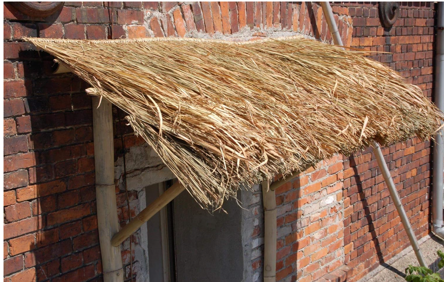 Thaiboo-palmetag-paneler-with-palmeblade-indendors-og-udendors-1.png Palm Thatch Roof, Two-Layer, approx. 25cm x 80cm x 40cm
