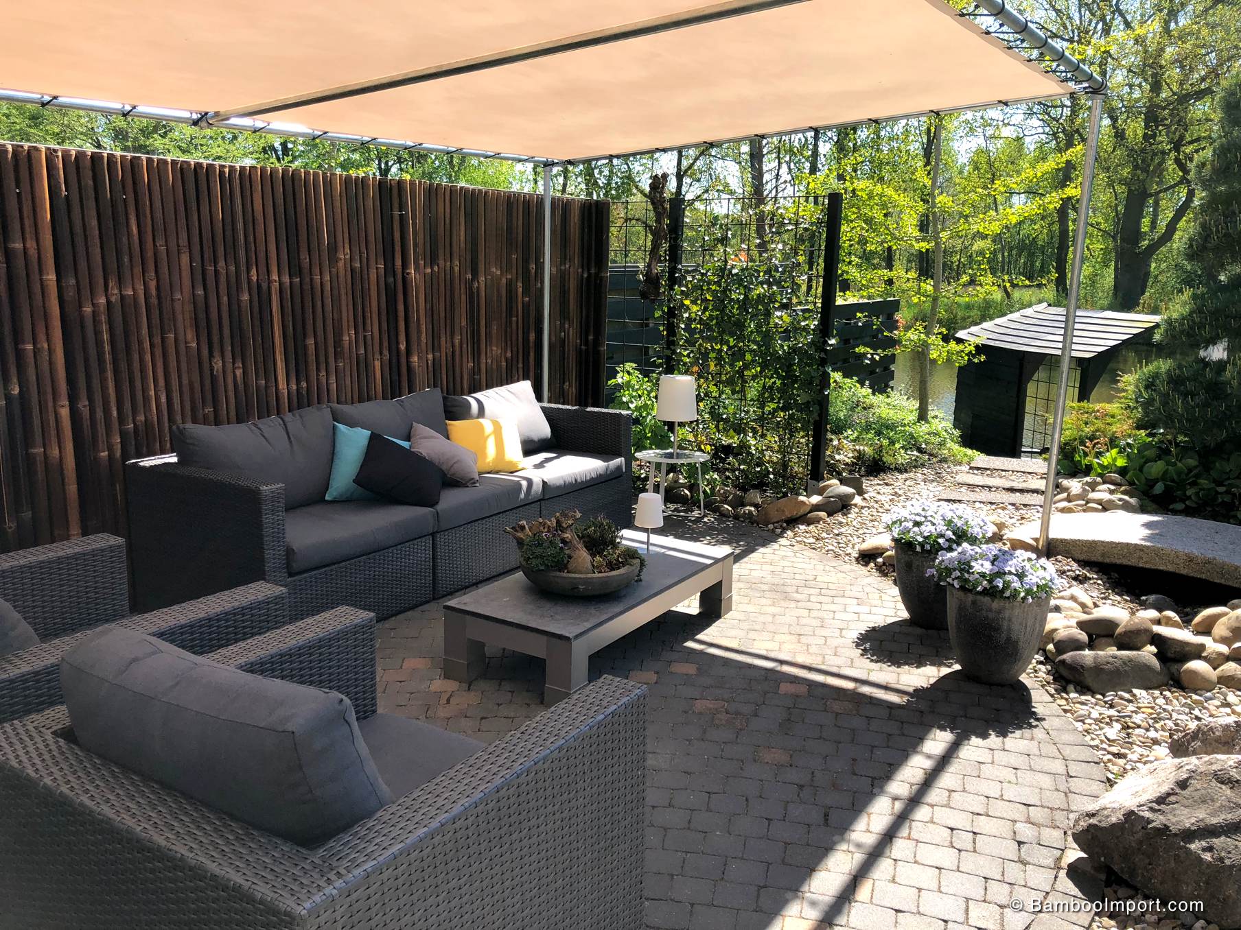 zwarte_bamboematten_deluxe-003-1808x1356-3.jpg Black Bamboo Fence Roll Half-Round Deluxe 180 x 200 cm